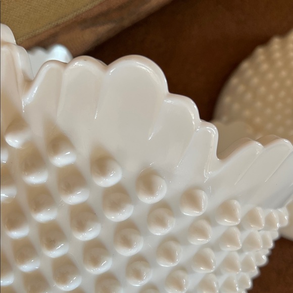 Elegant White Hobnail Milk Glass Cookie Jar. - Picture 10 of 10